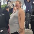 Amy Schumer fait un détour par le Metropolitan Museum, qui a accueilli lundi le Met Gala, avant de se rendre à l'hôpital, dimanche 5 mai 2019.