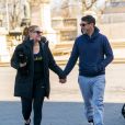 Exclusif - Amy Schumer et son mari Chris Fischer se promènent main dans la main à New York le 7 avril 2018.