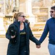 Exclusif - Amy Schumer et son mari Chris Fischer se promènent main dans la main à New York le 7 avril 2018.