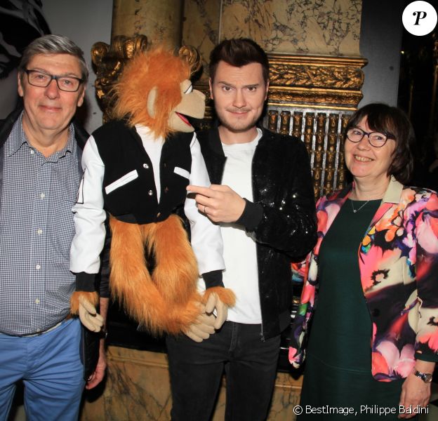 La statue de Cire de Jeff Panacloc et ses parents - Jeff Panacloc inaugure sa statue de cire au Musée Grévin à Paris le 6 mai 2019. © Philippe Baldini/Bestimage