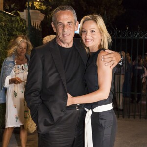 Exclusif - Thierry Ardisson et sa femme Audrey Crespo-Mara - Représentation de la pièce de théâtre "Le bac 68" lors du Festival de Ramatuelle, le 8 août 2017. © Cyril Bruneau/Festival de Ramatuelle/Bestimage