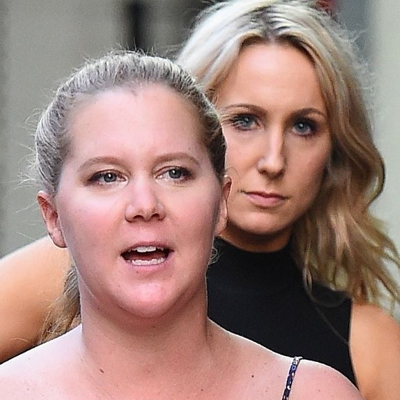 Info - Amy Schumer est maman pour la première fois d'un petit garçon - Exclusif - Amy Schumer arrive à l'émission "Comedy Cellar" à New York, le 29 juin 2018.