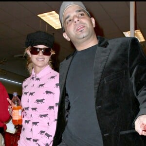 BRITNEY SPEARS ET SAM LUFTI FONT DU SHOPPING DANS UN CENTRE COMMERCIAL A BEVERLY HILLS 28/11/2007 - Los Angeles