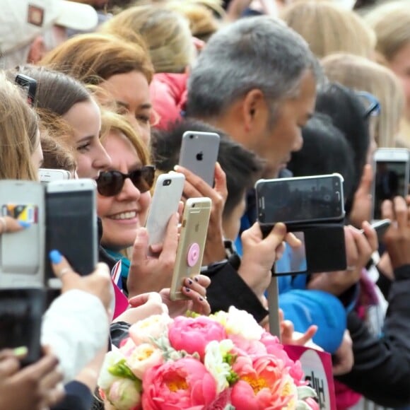 Le prince Harry, duc de Sussex, et Meghan Markle, duchesse de Sussex, ont été accueillis par une foule de supporters au Viaduct Harbour à Auckland, Nouvelle-Zélande, le 30 octobre 2018.