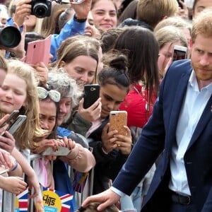 Le prince Harry, duc de Sussex, et Meghan Markle, duchesse de Sussex, ont été accueillis par une foule de supporters au Viaduct Harbour à Auckland, Nouvelle-Zélande, le 30 octobre 2018.