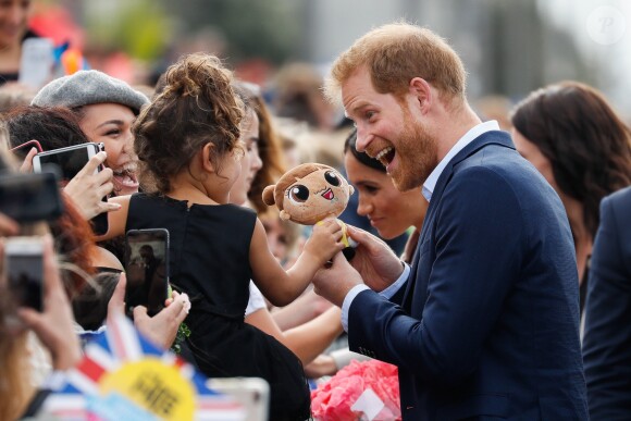 Le prince Harry, duc de Sussex, et Meghan Markle, duchesse de Sussex, ont été accueillis par une foule de supporters au Viaduct Harbour à Auckland, Nouvelle-Zélande, le 30 octobre 2018.