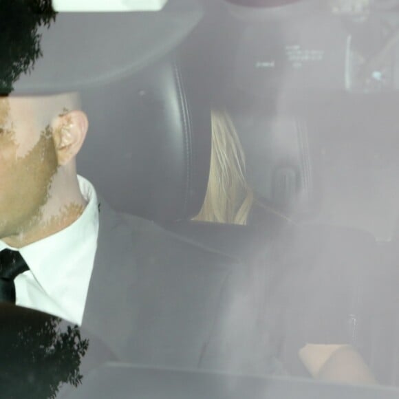 Britney Spears quitte le tribunal aux côtés de sa mère Lynne Spears à Los Angeles. L'audience portait sur la mise sous tutelle de la chanteuse après la fin de son traitement. Britney n'était pas dans la salle d'audience mais dans le bureau du juge lorsque son avocat parlait en son nom. Quand elle est apparue, un témoin oculaire a déclaré que la chanteuse "portait un col roulé noir et était assise à côté de sa mère". Le 10 mai 2019.