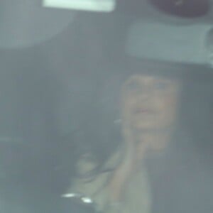 Britney Spears quitte le tribunal aux côtés de sa mère Lynne Spears à Los Angeles. L'audience portait sur la mise sous tutelle de la chanteuse après la fin de son traitement. Britney n'était pas dans la salle d'audience mais dans le bureau du juge lorsque son avocat parlait en son nom. Quand elle est apparue, un témoin oculaire a déclaré que la chanteuse "portait un col roulé noir et était assise à côté de sa mère". Le 10 mai 2019.