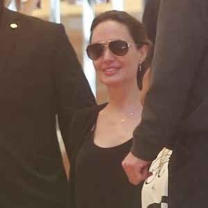 Exclusif - Angelina Jolie emmène ses enfants Pax, Knox et Zahara faire du shopping chez Louis Vuitton à Beverly Hills, le 10 mai 2019.