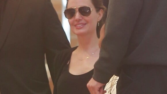 Angelina Jolie heureuse en famille : shopping de luxe pour ses enfants