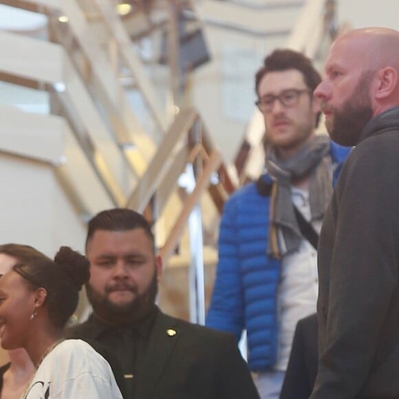 Exclusif - Angelina Jolie emmène ses enfants Pax, Knox et Zahara faire du shopping chez Louis Vuitton à Beverly Hills, le 10 mai 2019.