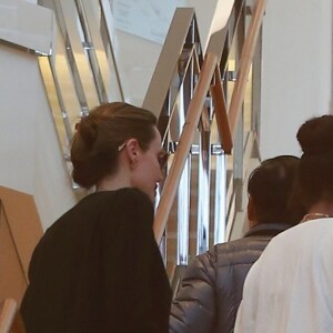 Exclusif - Angelina Jolie emmène ses enfants Pax, Knox et Zahara faire du shopping chez Louis Vuitton à Beverly Hills, le 10 mai 2019.