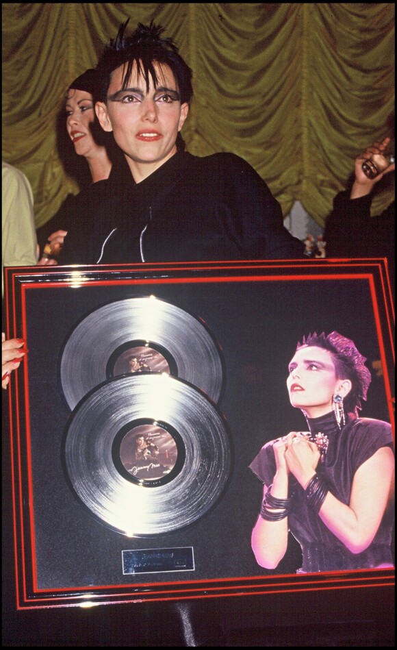 Jeanne Mas reçoit une disque de platine le 24 octobre 1986.