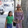 Laeticia Hallyday et sa fille Joy - Laeticia Hallyday et ses filles Jade et Joy arrivent au restaurant Gladstones pour déjeuner à Los Angeles, le 30 mars 2019.