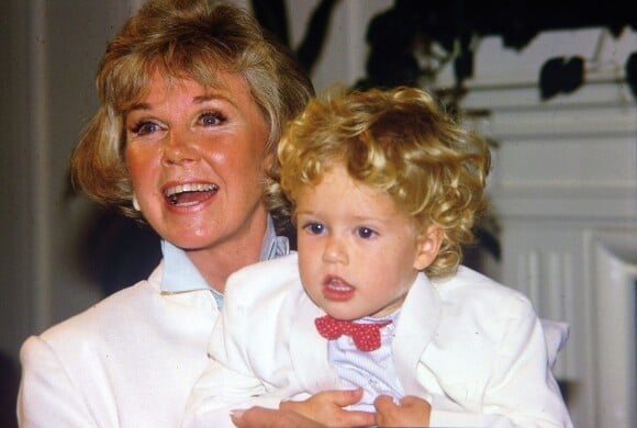 Doris Day et son petit-fils Ryan Melcher 4 ans, dont le père est son fils unique Terry. (1985)