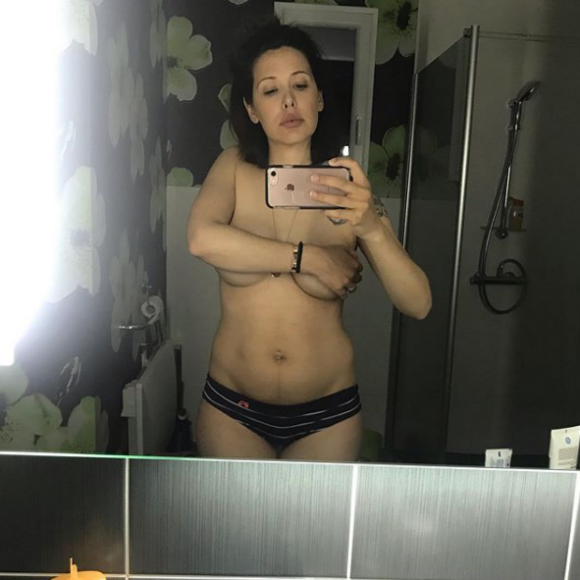 Daniela Martins topless et en culotte pour dévoiler son corps post-grossesse - instagram, 11 mai 2019