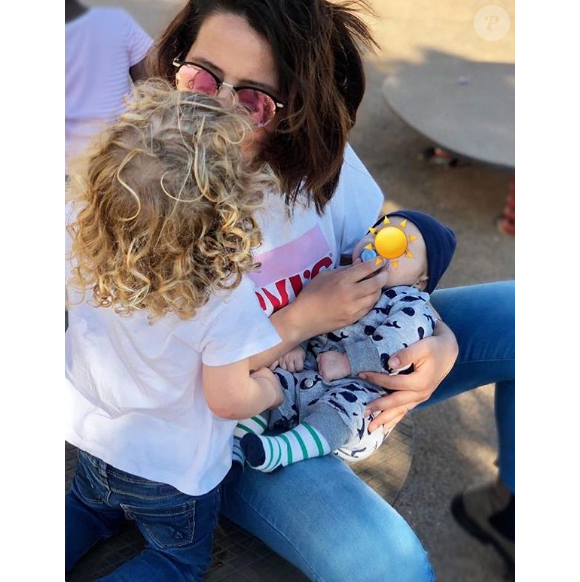 Daniela Martins pose avec son fils et sa fille - Instagram, 25 avril 2019