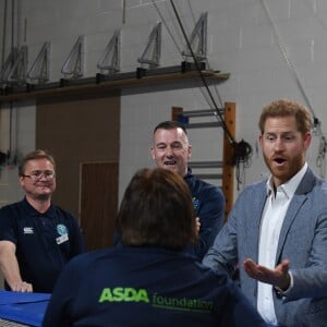 Le prince Harry, duc de Sussex, visite un centre pour personnes handicapées "OXSRAD" à Oxford le14 mai 2019.