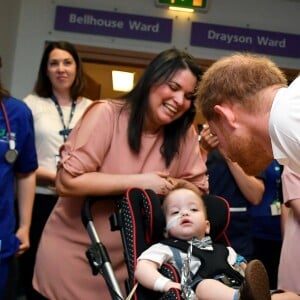 Le prince Harry, duc de Sussex, visite un hôpital pour enfants à Oxford, le 14 mai 2019.