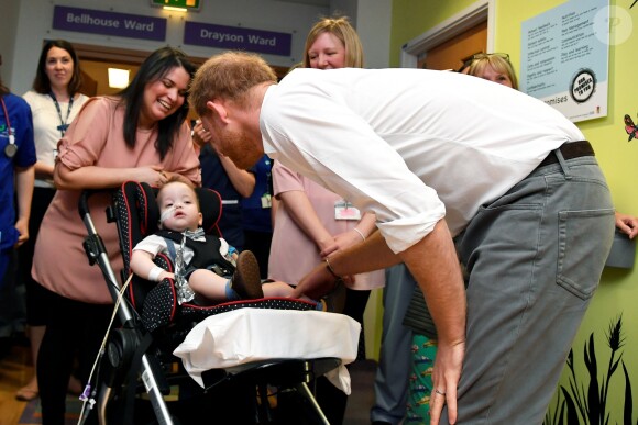 Le prince Harry, duc de Sussex, visite un hôpital pour enfants à Oxford, le 14 mai 2019.