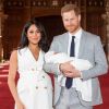 Le prince Harry et Meghan Markle présentent leur fils dans le hall St George au château de Windsor le 8 mai 2019.