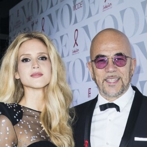 Pascal Obispo et sa femme Julie Hantson au photocall de la 17ème édition du "Dîner de la mode du Sidaction" au Pavillon d'Armenonville à Paris, France, le 24 janvier 2019. Depuis 2003, ce dîner permet de montrer l'engagement indéfectible du monde de la mode en faveur de la lutte contre le sida. © Olivier Borde/Bestimage