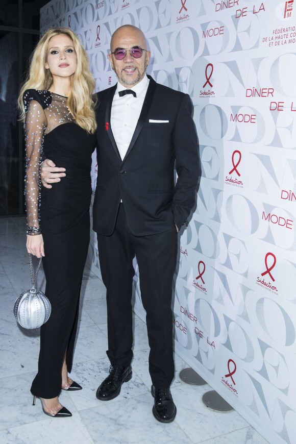 Pascal Obispo et sa femme Julie Hantson au photocall de la 17ème édition du "Dîner de la mode du Sidaction" au Pavillon d'Armenonville à Paris, France, le 24 janvier 2019. Depuis 2003, ce dîner permet de montrer l'engagement indéfectible du monde de la mode en faveur de la lutte contre le sida. © Olivier Borde/Bestimage