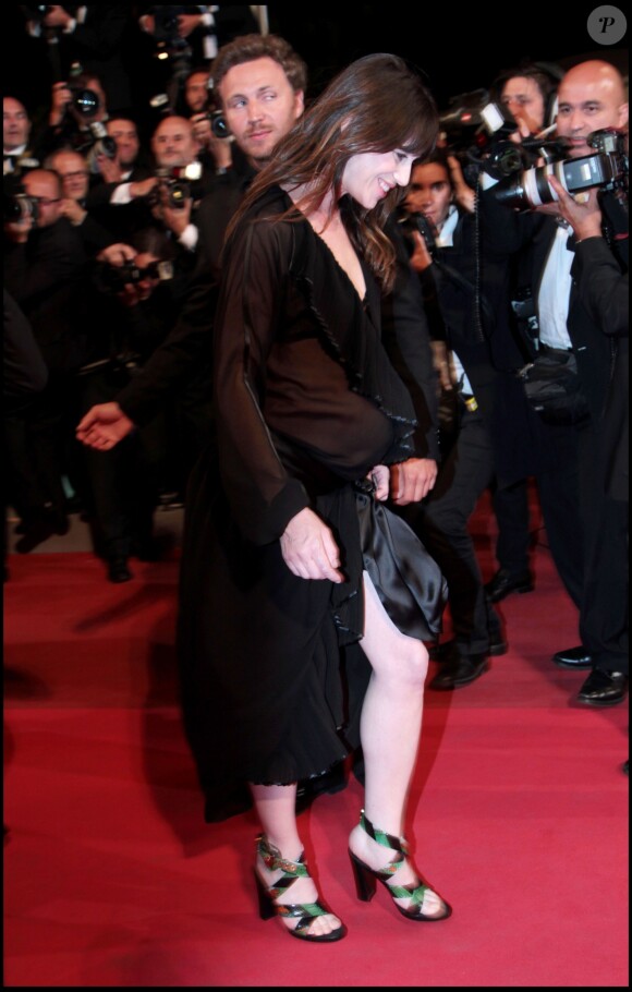 Charlotte Gainsbourg - Montée des marches du Festival de Cannes 2011 pour le film Melancholia