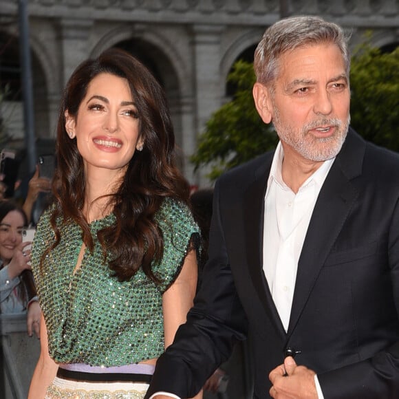 George Clooney et sa femme Amal Clooney Alamuddin à la première de la série TV "Catch 22" à Rome, le 13 mai 2019.