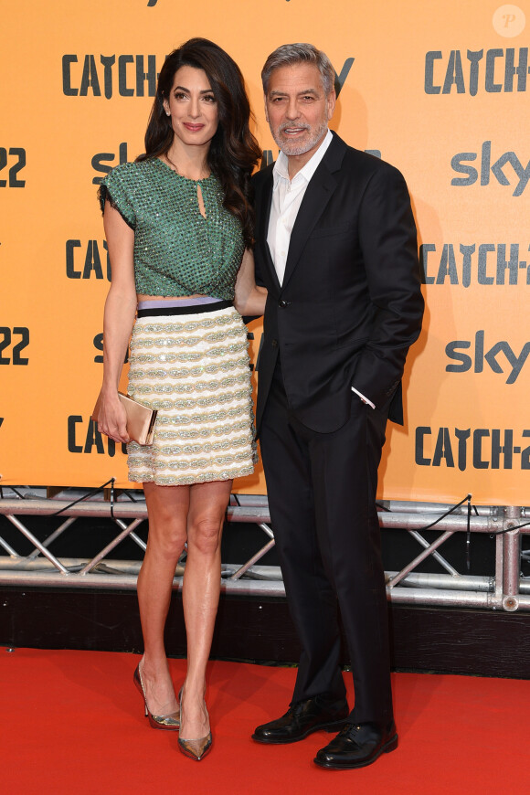 George Clooney et sa femme Amal Clooney Alamuddin à la première de la série TV "Catch 22" à Rome, le 13 mai 2019.