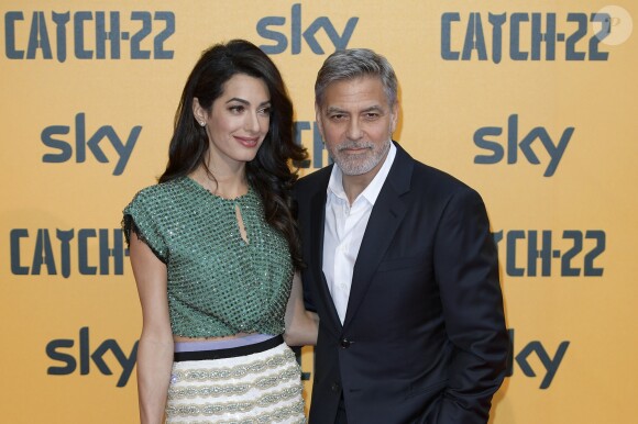 George Clooney et sa femme Amal Clooney Alamuddin à la première de la série TV "Catch 22" à Rome, le 13 mai 2019.