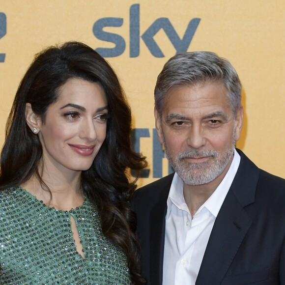 George Clooney et sa femme Amal Clooney Alamuddin à la première de la série TV "Catch 22" à Rome, le 13 mai 2019.