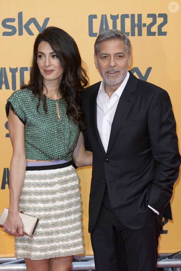 George Clooney et sa femme Amal Clooney Alamuddin à la première de la série TV "Catch 22" à Rome, le 13 mai 2019.