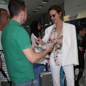 Eva Herzigova arrive à l'aéroport de Nice lors du 72ème Festival International du Film de Cannes, le 14 mai 2019.