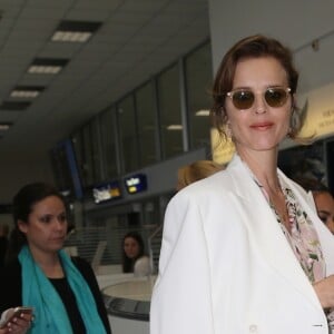 Eva Herzigova arrive à l'aéroport de Nice lors du 72ème Festival International du Film de Cannes, le 14 mai 2019.