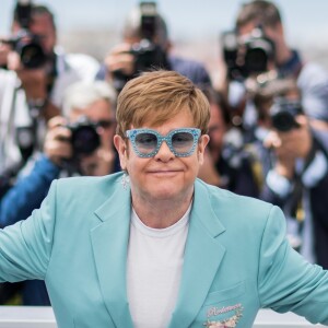 Elton John lors du photocall du film Rocketman (Hors compétition) lors du 72ème Festival International du film de Cannes. Le 16 mai 2019 © Jacovides-Moreau / Bestimage