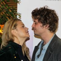 Virginie Efira aborde ses scènes de sexe avec son compagnon Niels Schneider