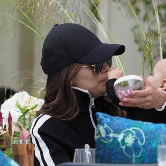 Eva Longoria et son fils Santiago lors du 72ème Festival International du Film de Cannes le 17 mai 2019.