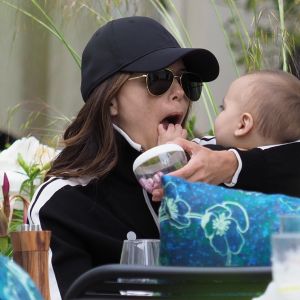 Eva Longoria et son fils Santiago lors du 72ème Festival International du Film de Cannes le 17 mai 2019.