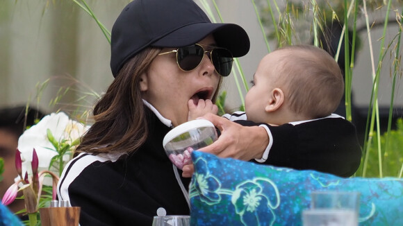Eva Longoria : Maman gaga avec Santiago, prend une pause en plein Cannes