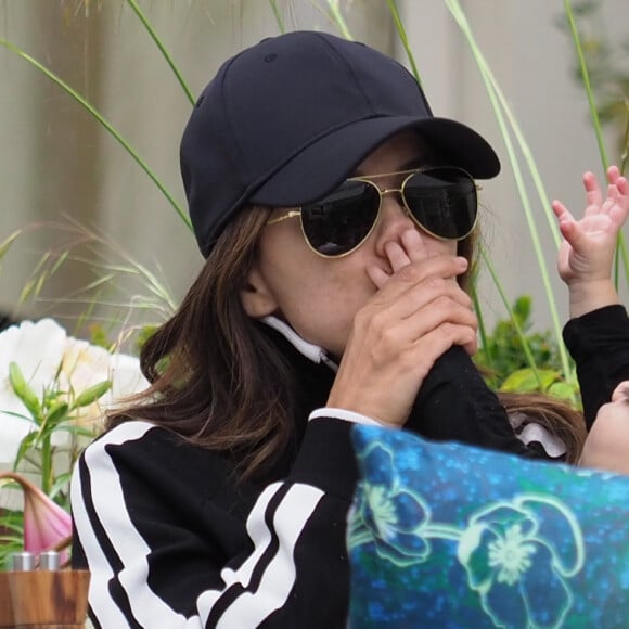 Eva Longoria et son fils Santiago lors du 72ème Festival International du Film de Cannes le 17 mai 2019.