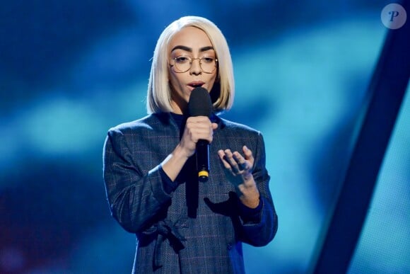 Le vainqueur de français de destination Eurovision 2019 Bilal Hassani chante en finale de la sélection nationale ukrainienne pour l'Eurovision 2019, à Kiev, Ukraine, le 25 février 2019.