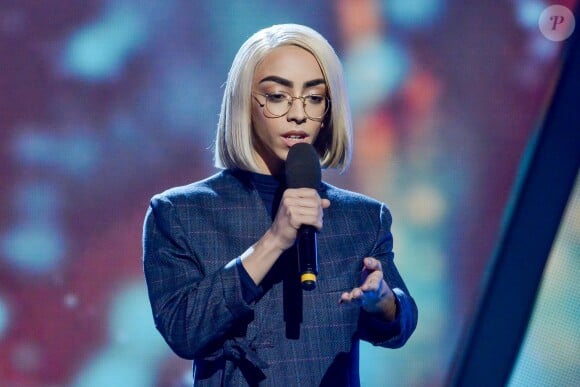 Le vainqueur de français de destination Eurovision 2019 Bilal Hassani chante en finale de la sélection nationale ukrainienne pour l'Eurovision 2019, à Kiev, Ukraine, le 25 février 2019.