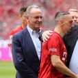 Franck Ribéry entouré de Karl-Heinz Rummenigge et de Uli Hoeness (président du Bayern de Munich) - Franck Ribéry célèbre le titre de champion d'allemagne et son dernier match sous les couleurs du Bayern de Munich le 18 Mai 2019. 18/05/2019 - Munich