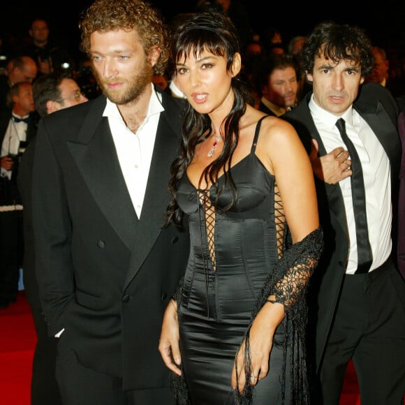 Vincent Cassel et Monica Bellucci et Vincent Cassel lors de la montée des marches du film ''Irréversible'' pendant le 55ème Festival de Cannes, le 24 mai 2002. ©Frédéric Piau/Bestimage