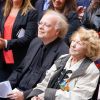Aida Aznavour, soeur de Charles Aznavour et Eric Berchot, pianiste au dévoilement d'une plaque en hommage à Charles Aznavour. La mairie de Paris dévoile une plaque en l'honneur de Charles Aznavour au 36 rue Monsieur le Prince (6e), où l'artiste a grandi. Paris le 21 Mai 2019