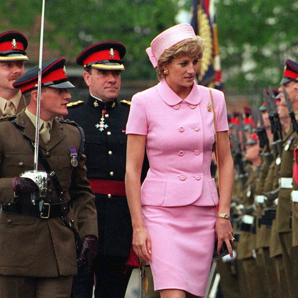 Princesse Diana à Howe barracks avec les militaires le 21 mai 1995.