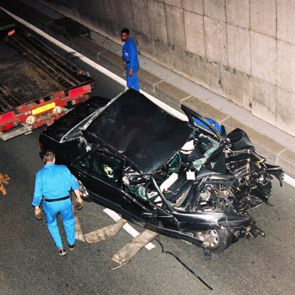 Voiture accidentée de Dodi Al-Fayed sous le tunnel de l'Alma à paris le 31 août 1997.