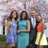 La famille Obama au complet dans le jardin de la Maison Blanche.
