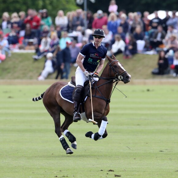 Le prince William participe au festival de polo de Gloucester le 11 juin 2017.